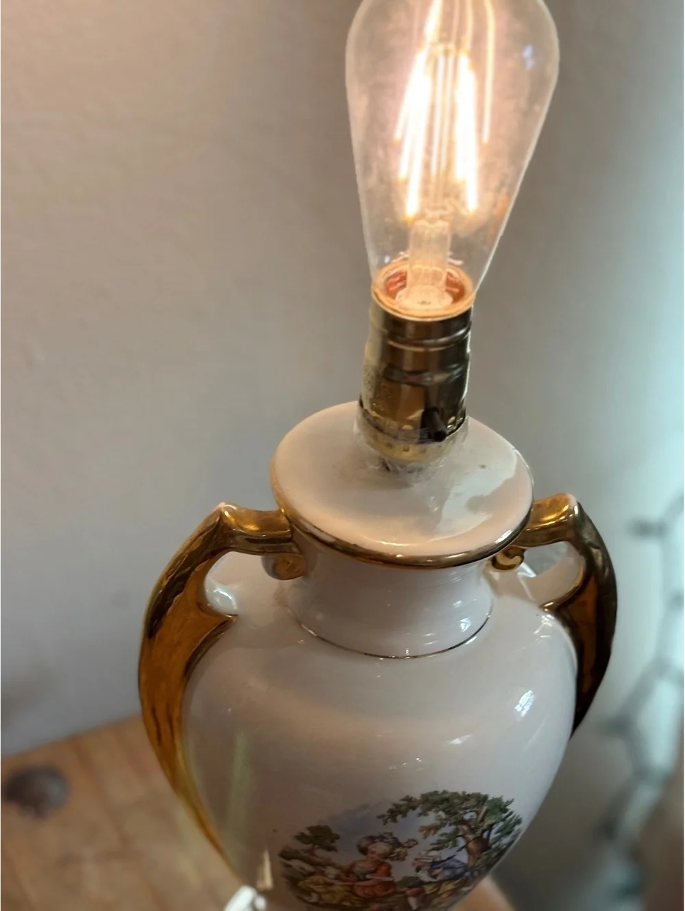 Vintage George and Martha Porcelain Table Lamp with Gold Handles *WORKS*